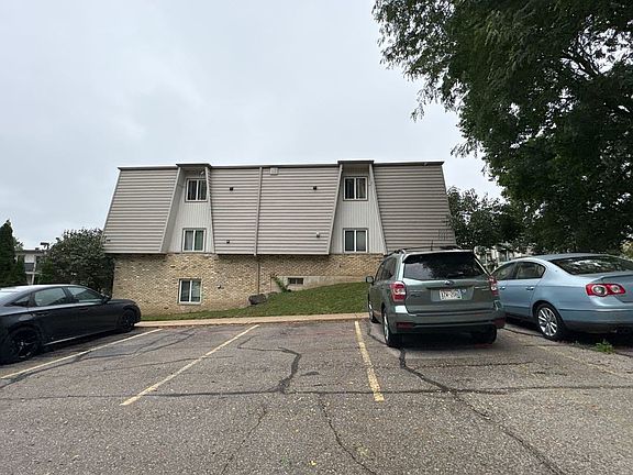 3rd image of 2424 Independence Ln Unit 1
