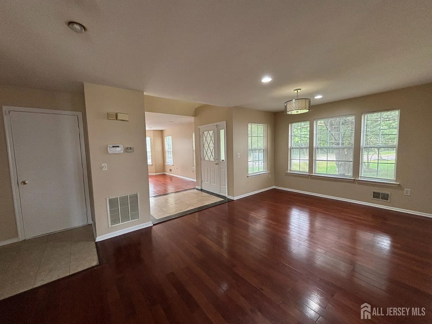 4 bed, 2.5 bath, 1950 sqft, $3,600 — Photo 4