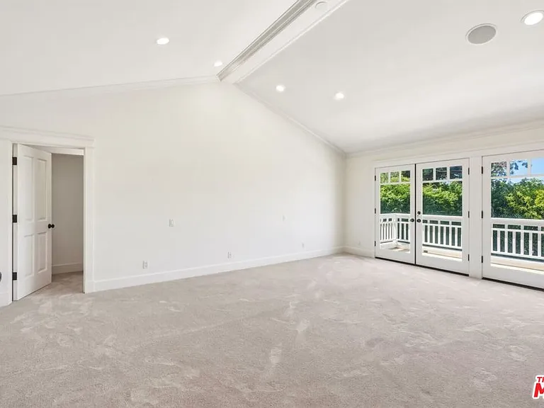 1633 Voorhees Ave — Photo 38