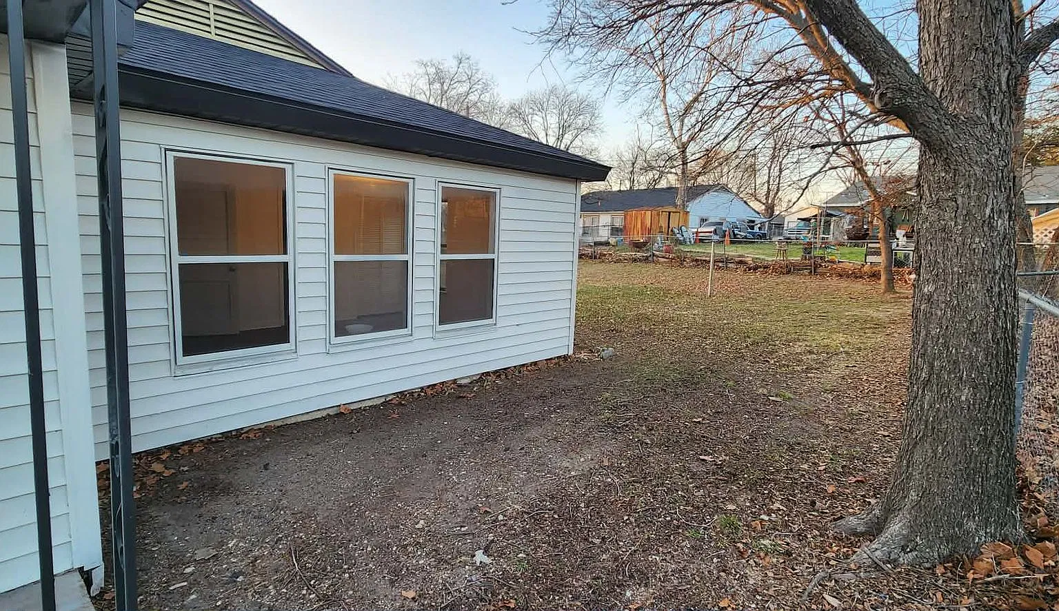 Spacious 3 Bed / 2 Bath Home Near Base 2 Living Areas + Large Yard — Photo 4