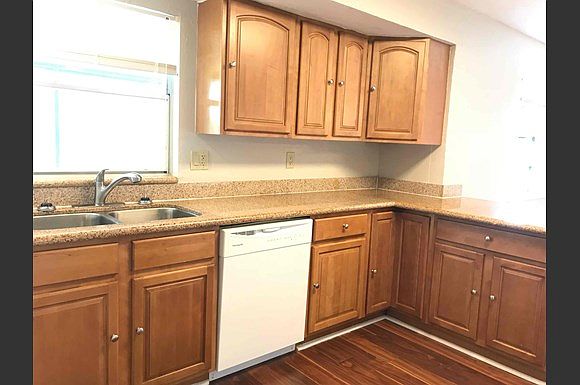 2nd image of 901 SE 17th Ter #0