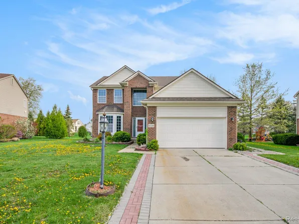 45284 Brookview Dr, Belleville, MI 48111
