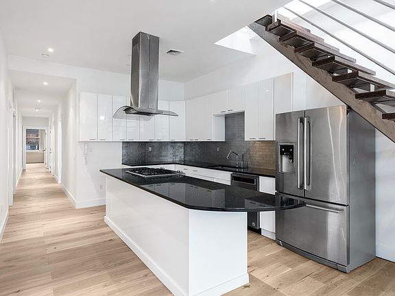 5th image of 49 Walker St #Penthouse