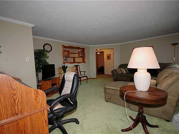 3rd image of 320 Victoria Blvd
