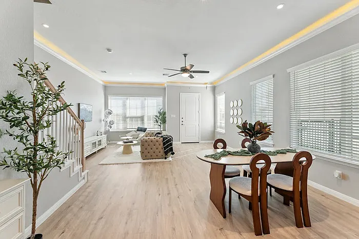 3 bed, 2.5 bath, 1462 sqft, $1,795 — Photo 2