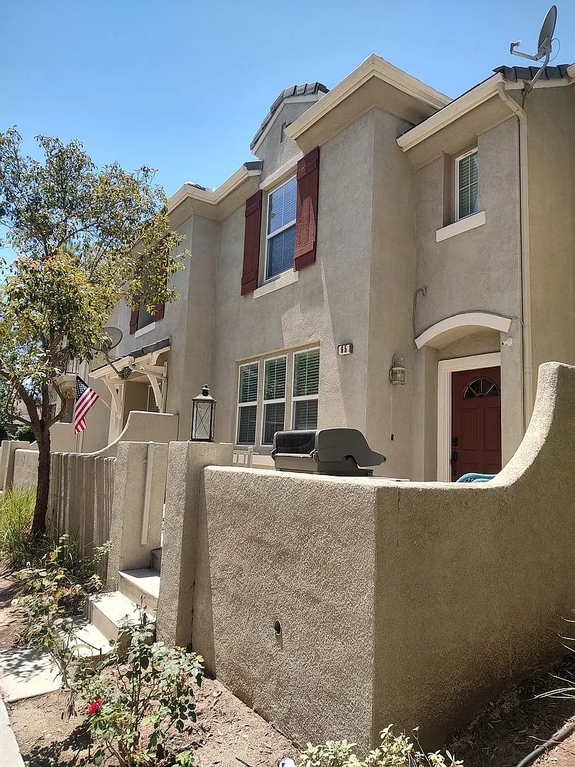 Move-in Ready! 3-Bedroom Skyview Ridge Townhome — Photo 1