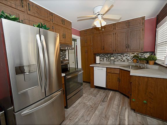 5th image of 243 Schumacher St