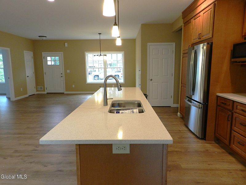 3rd image of 170-172 Redmond Road