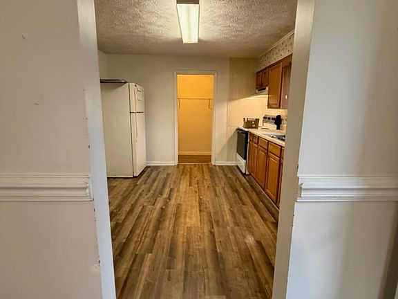 2nd image of 103 Lewis St