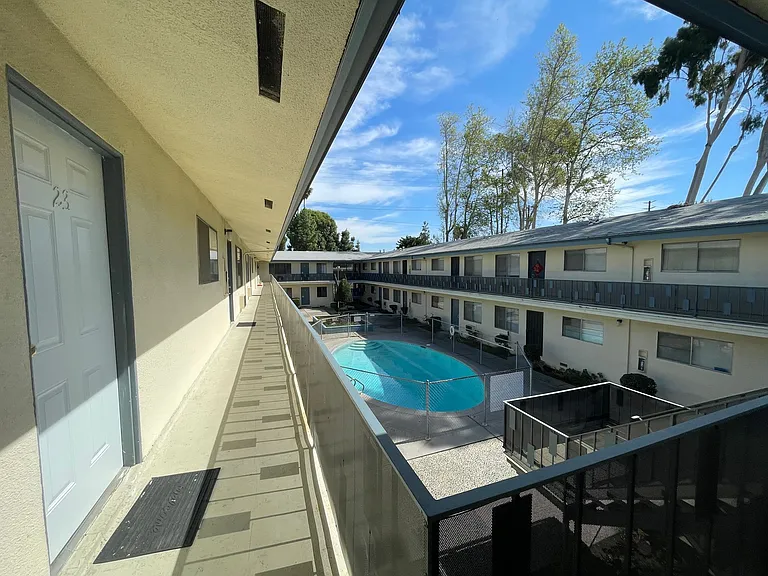 West Covina Gardens — Photo 3