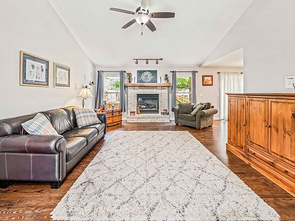 4th image of 219 Ashwood Dr