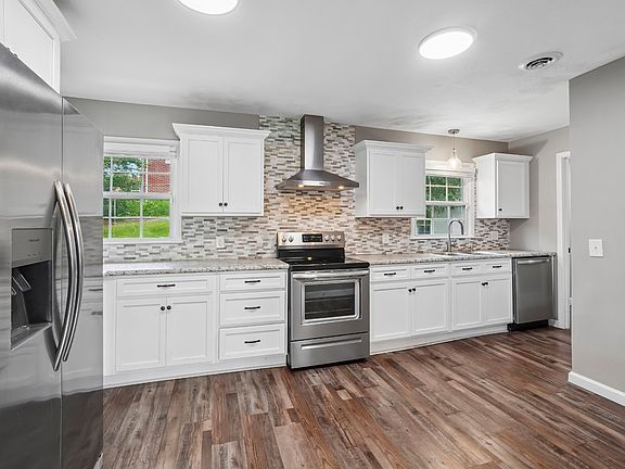 2nd image of 807 Hilltop Dr