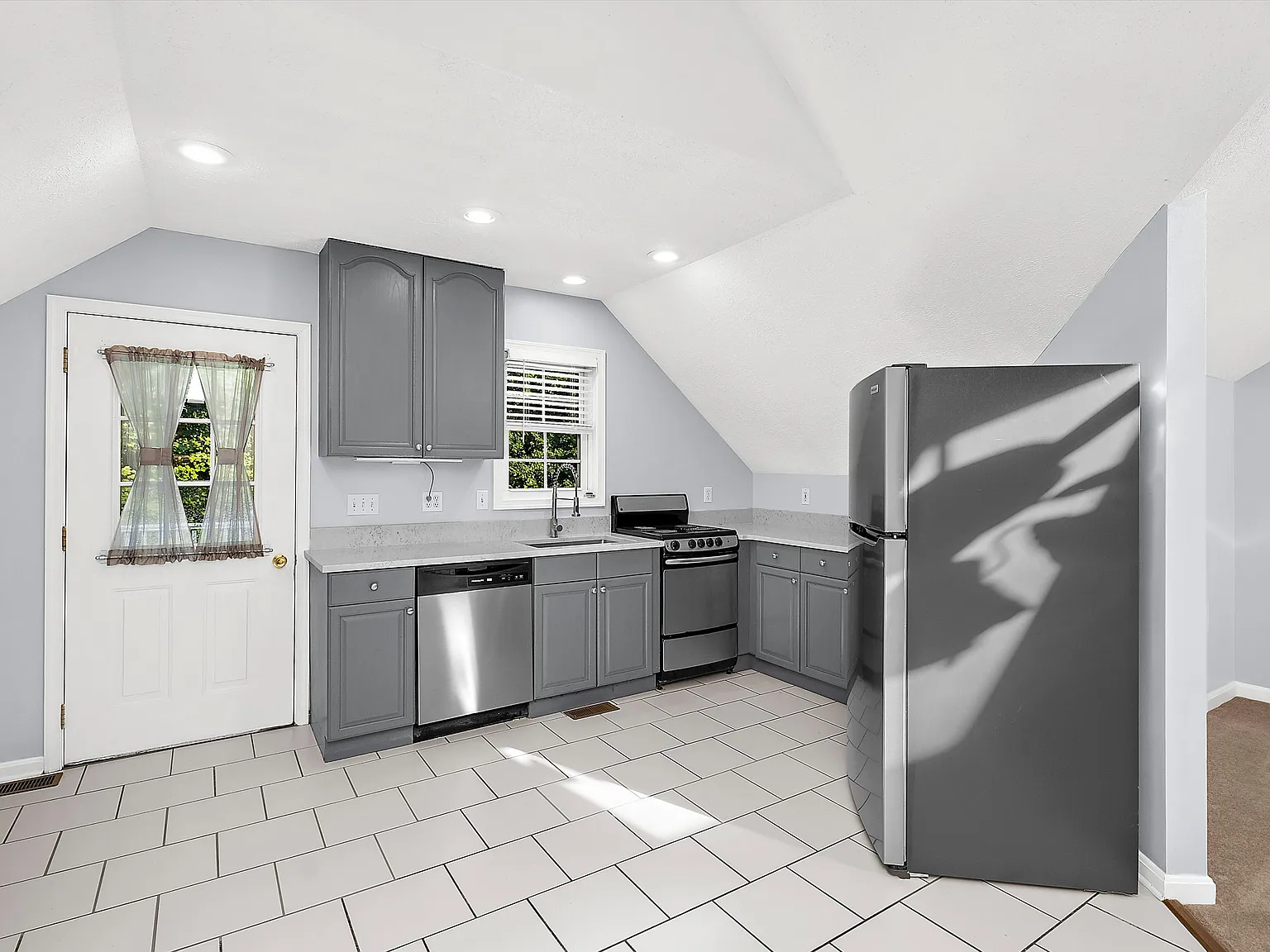 1 bed, 681 sqft, $1,800 — Photo 3