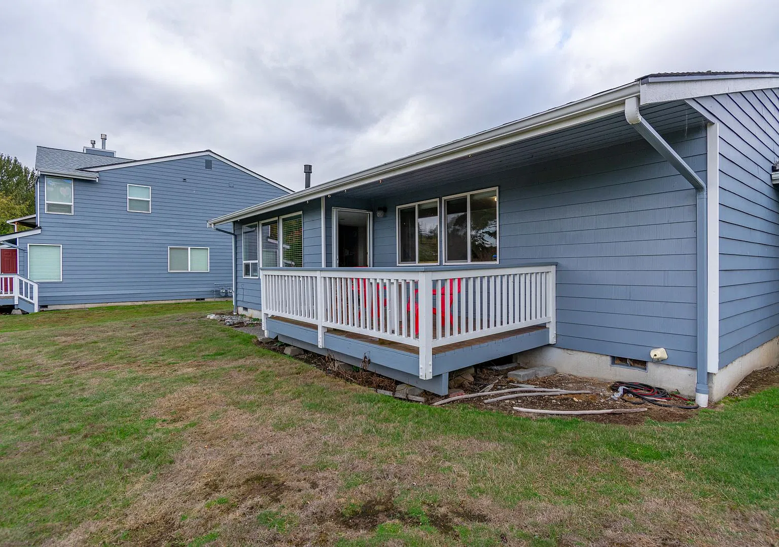 Fully Furnished 3-Bedroom Condo with Water & Mountain Views — Photo 3
