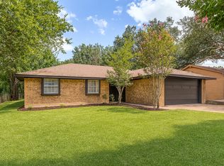 813 Green Pastures Dr, Cedar Hill, TX 75104