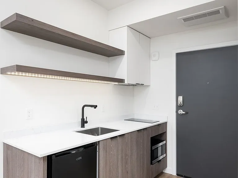 Greta Apartments | Private Kitchen Studio near UW — Photo 39