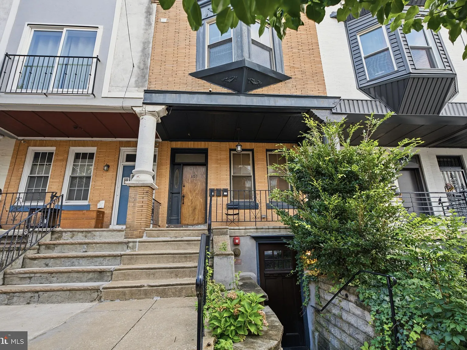 5 bed, 1500 sqft, $2,990 — Photo 2