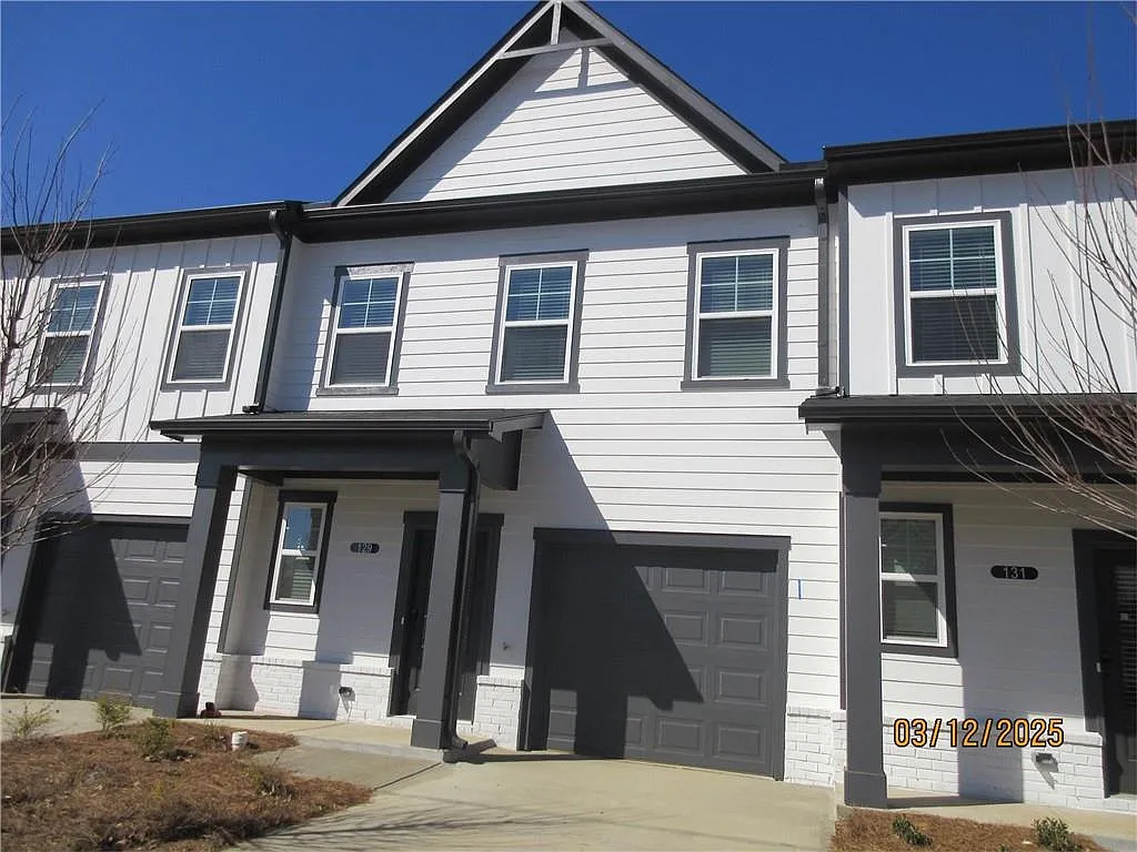 3 bed, 2.5 bath, 1400 sqft, $1,855 — Photo 1