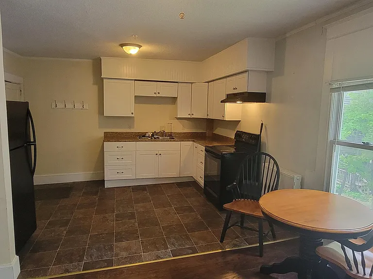191 Center St — Photo 3
