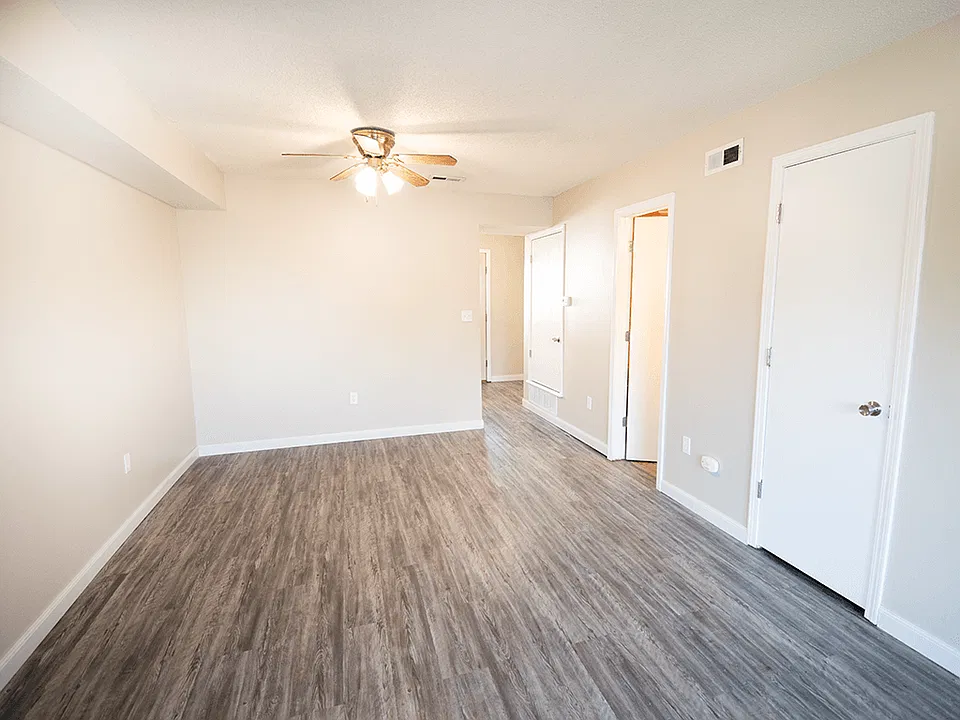 Northridge Crossing Apartments and Townhomes