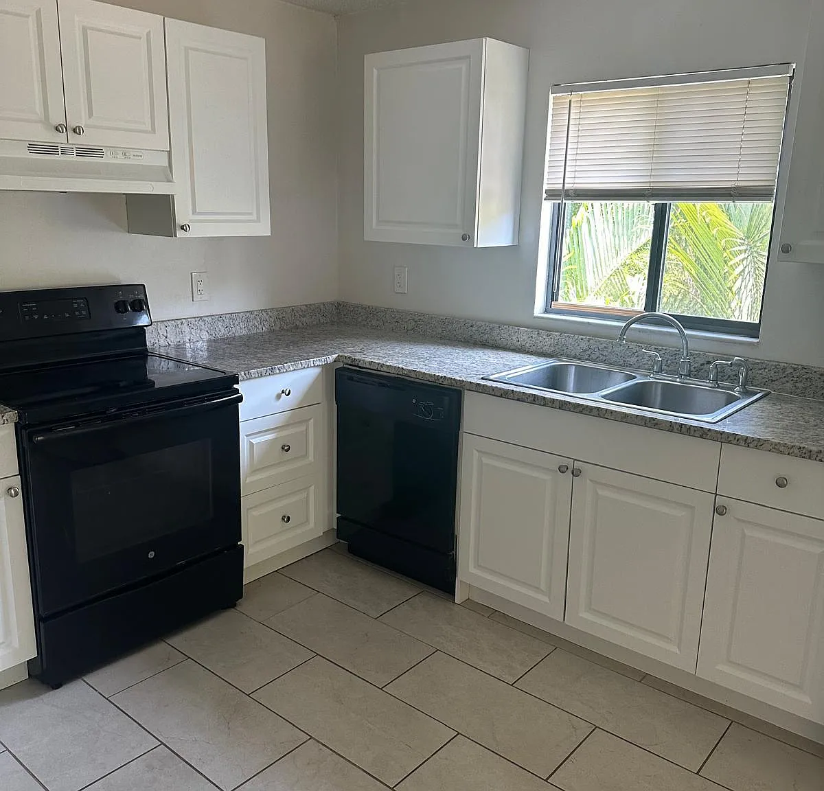 2 bed, 1100 sqft, $1,645 — Photo 2