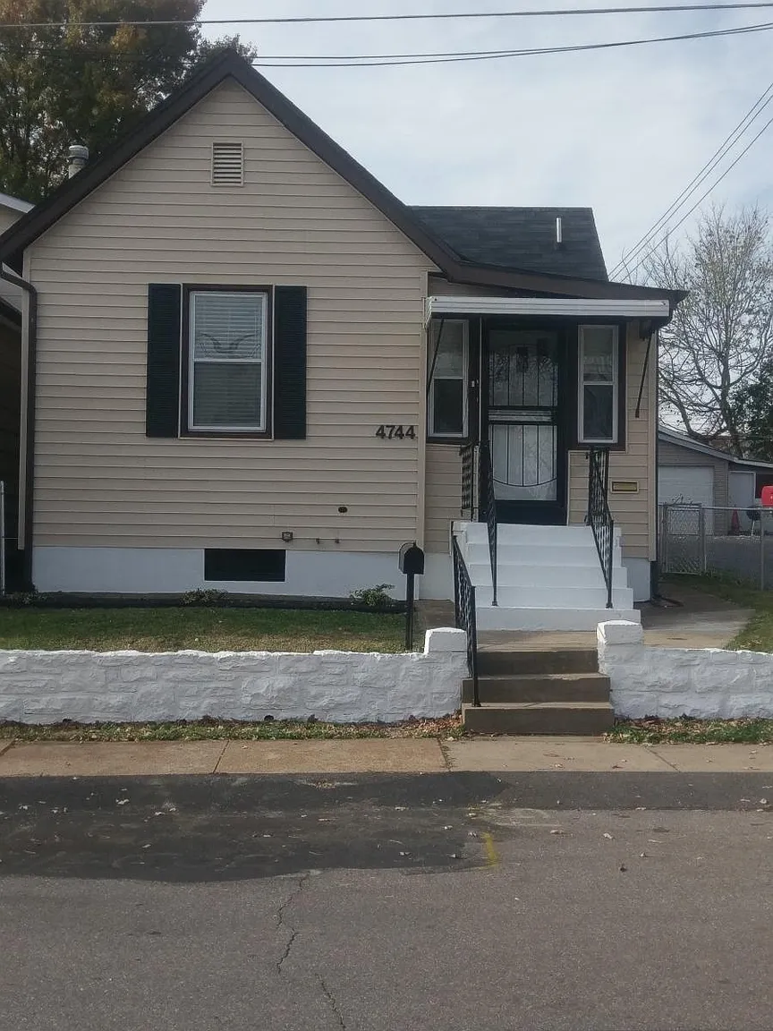 4744 Oldenburg Ave photo 1
