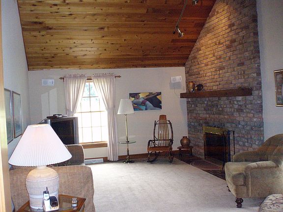 2nd image of 1001 Pine Tree Dr