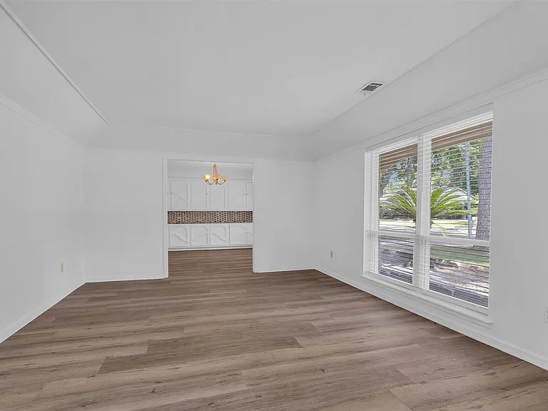 1122 Rhine Ln — Photo 5