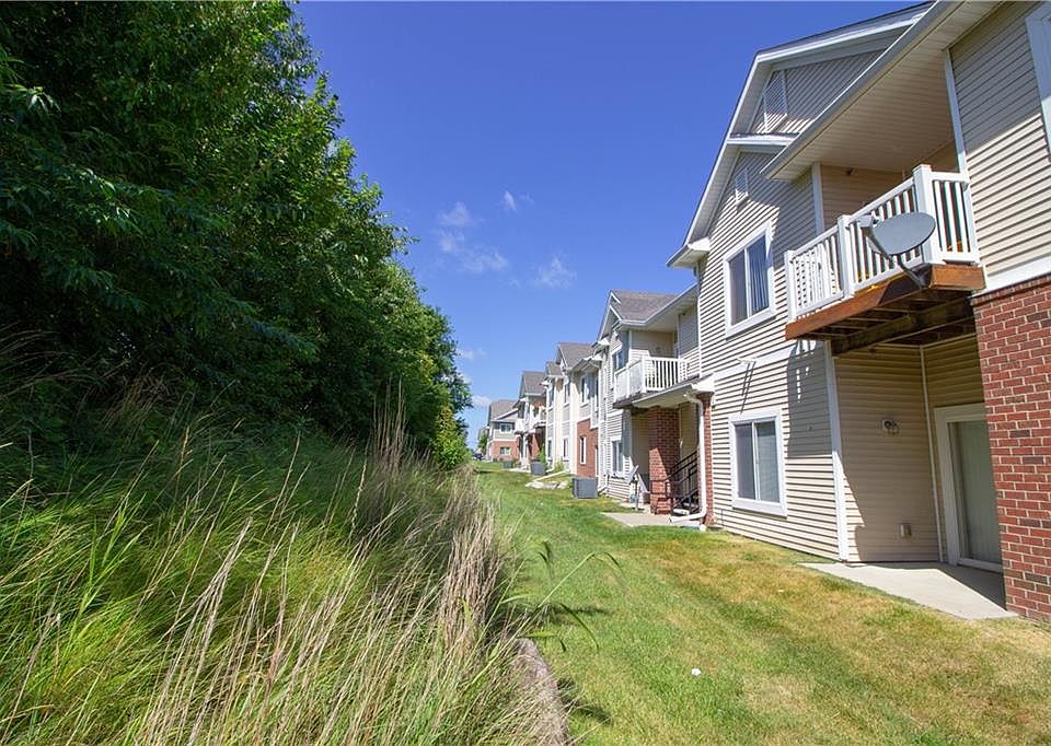 1st image of 10310 Essex Dr Unit 14
