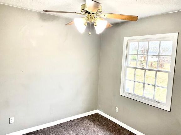 3rd image of 408 E Gaywood St