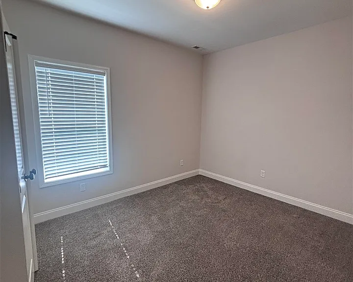 935 County House Ln — Photo 9