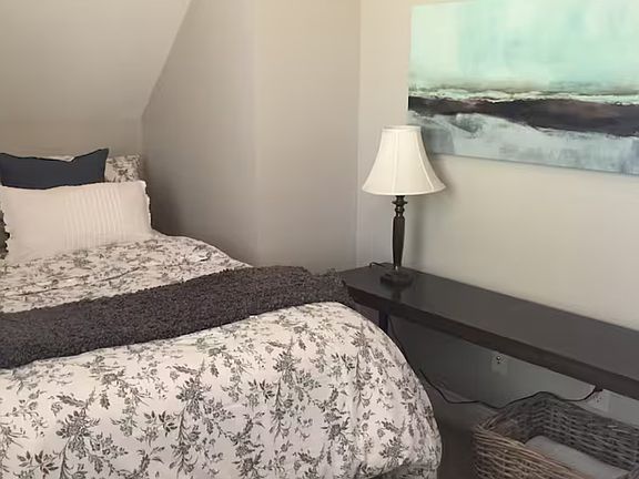 5th image of 621B Dogwood Ln