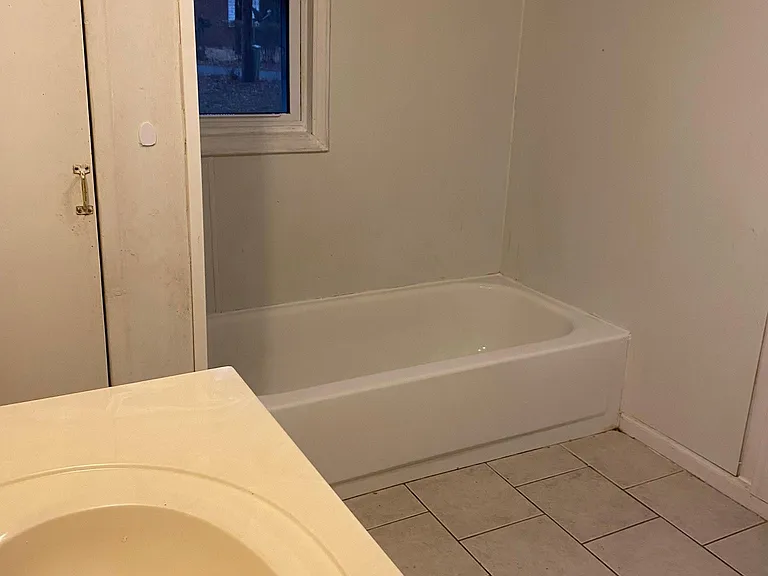 204 Robinson St — Photo 7
