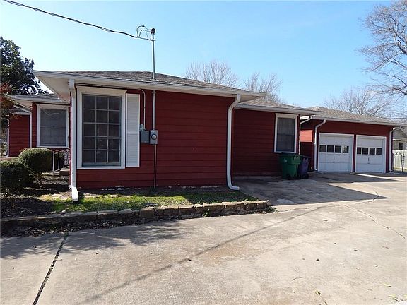 3rd image of 1424 Park St