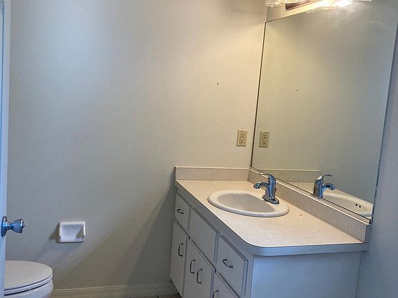 Master room bathroom