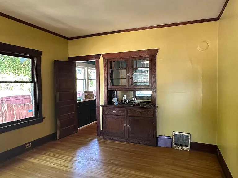 903 E 32nd Ave — Photo 2