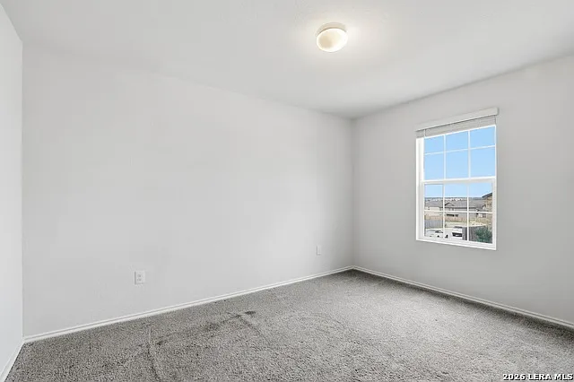 4 bed, 2.5 bath, 2104 sqft, $1,800 — Photo 2