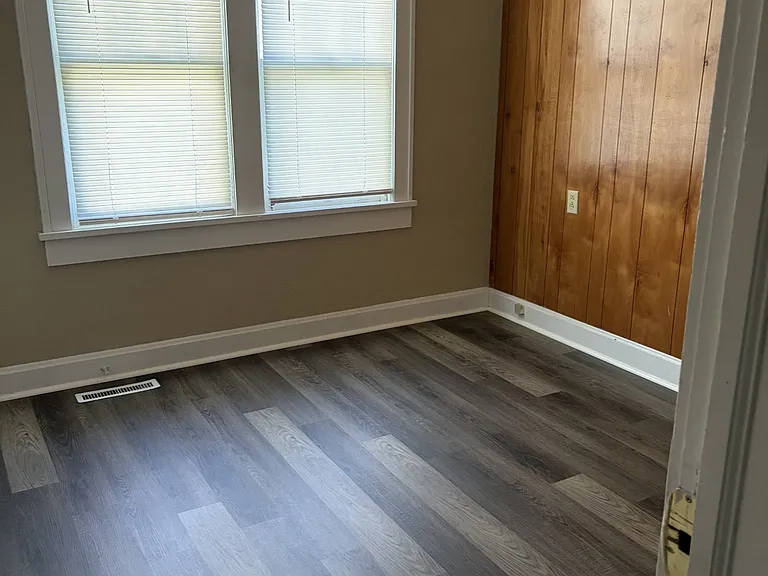 211 W South St — Photo 10