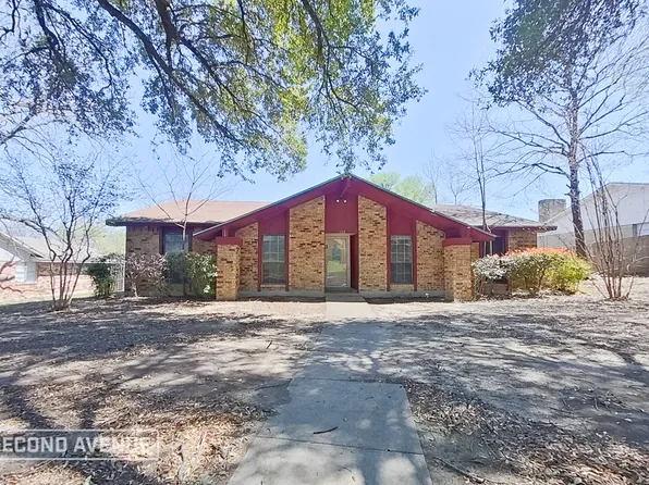 160 N Crestwood Blvd, Desoto, TX 75115