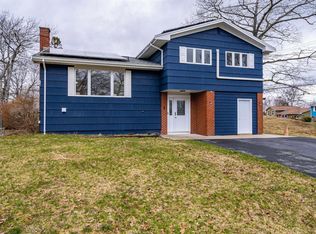 1 Kingfisher Cres, Halifax, NS B3M 3B1