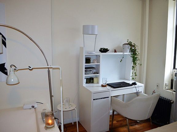 3rd image of 322 E 6th St APT 8