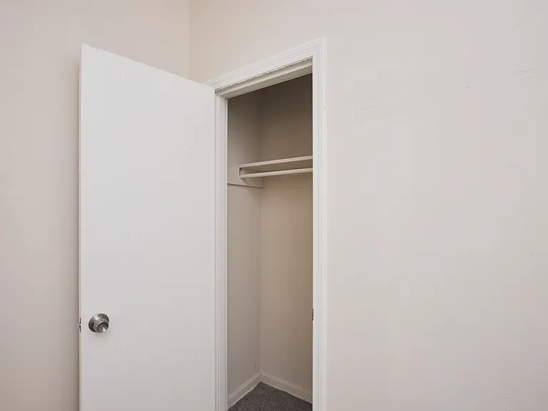 Lenox Apartments — Photo 15