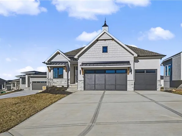 22152 W 94th Ter, Lenexa, KS 66220