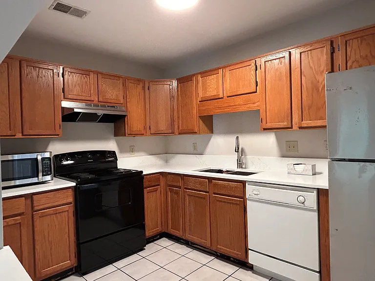 685 Coventry Township Ln — Photo 3