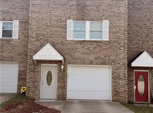 2 Brick Cir, Charleston, WV