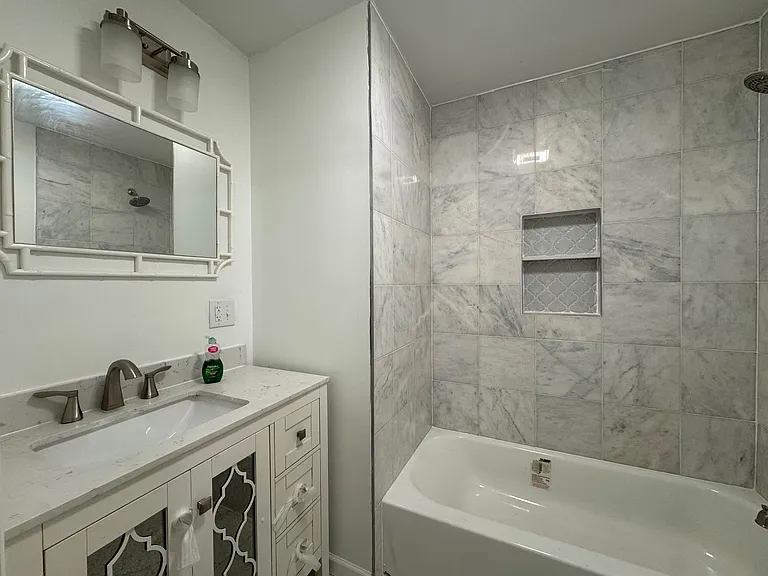 1319 Bryn Mawr St #1 — Photo 11