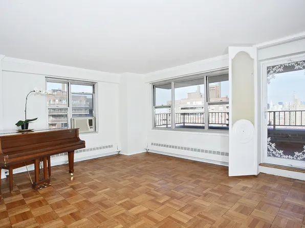 457 Fdr Drive image 1 of 8