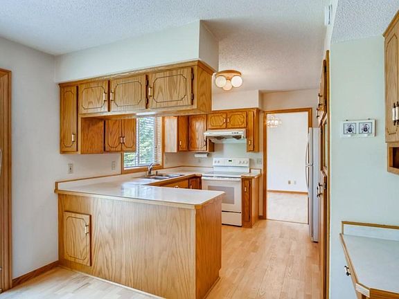 3rd image of 4630 Trenton Cir N