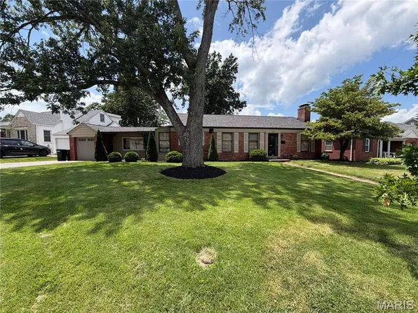 9360 Parkside Dr, Saint Louis, MO 63144