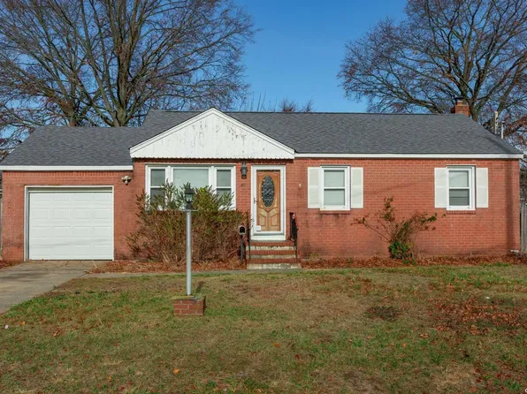 617 Peconic Avenue, West Babylon, NY 11704